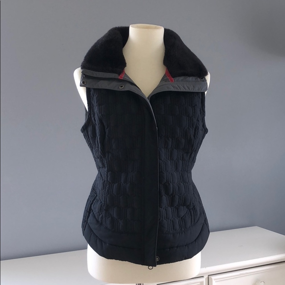 nike black women’s vest